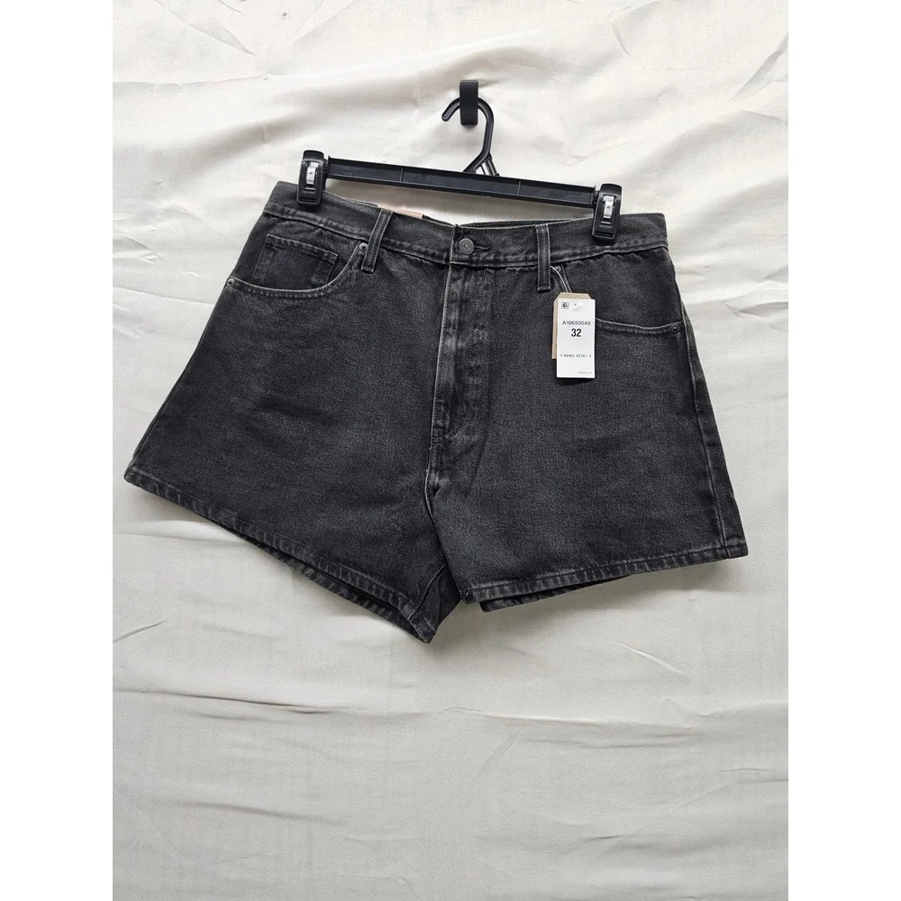Levi's Womens High Rise Mom Shorts Black Cotton Relaxed Size 32